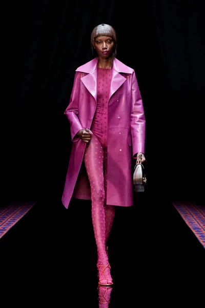 Look 10